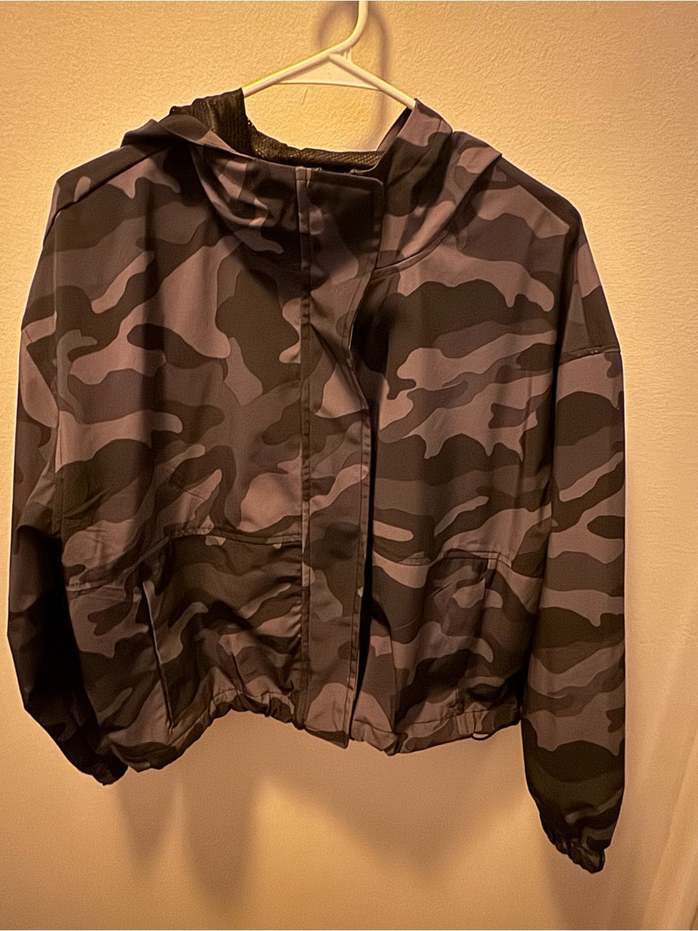 Old Navy Women's Camo Hooded Rain Jacket - Black & Gray